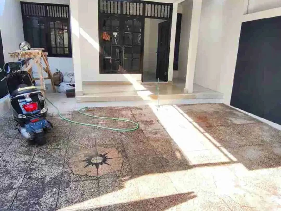 Rumah 1 lt Sudah Renovasi siap Huni jl monang maning Mahendradatta Denpasar.Rh - Image 1 of 10