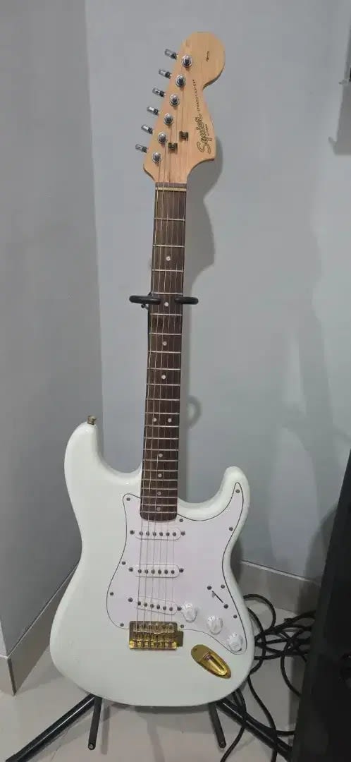 Squire Stratocaster - Image 1 of 3