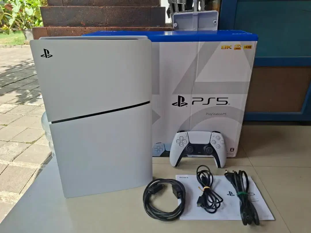 PS5 SLIM 1TB DIGITAL FULLSET BONUS GAME DIGITAL - Image 1 of 1