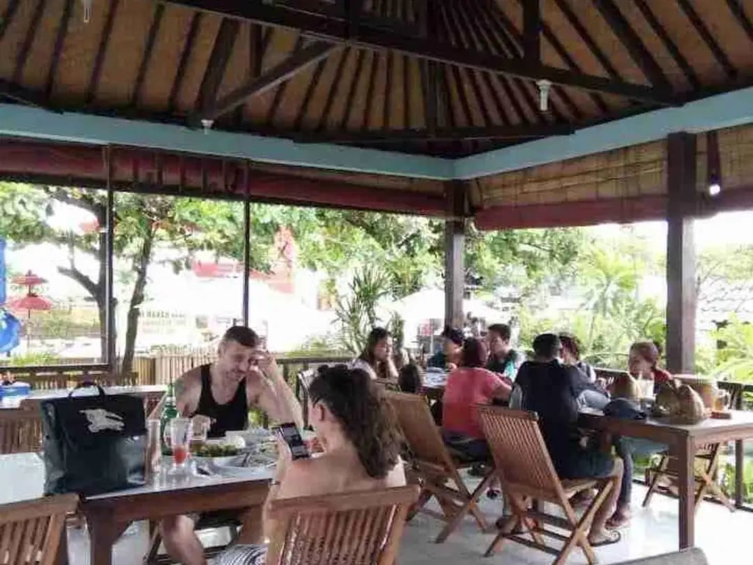 disewakan cafe ikan bakar dipantai kedonganan Badung Bali IDR 360 juta per tahun - Image 1 of 7