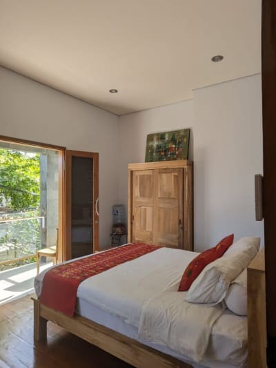 LIMITED OPPORTUNITY 3 BR W/ BEAUTIFUL GARDEN - Thumbnail 2