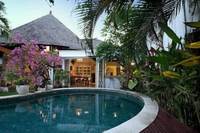 Villa 4 Kamar Tidur Lokasi di dekat Pantai Berawa Canggu - Thumbnail 2
