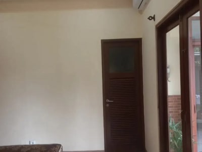 FOR SALE RUMAH SIAP HUNI RENOVATED 3BR LOKASI DEKAT BEACH MERTASARI SANUR - Thumbnail 6