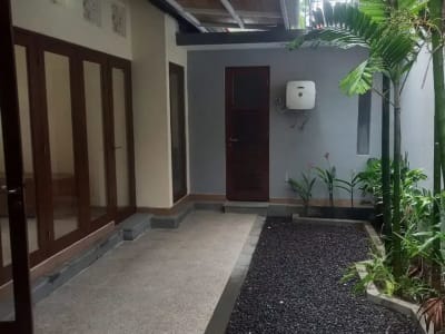 FOR SALE RUMAH SIAP HUNI RENOVATED 3BR LOKASI DEKAT BEACH MERTASARI SANUR - Thumbnail 7