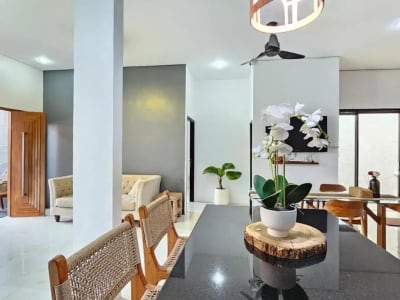 Freehold (DIJUAL) Rumah Modern semi Villa Kerobokan Badung - Thumbnail 2