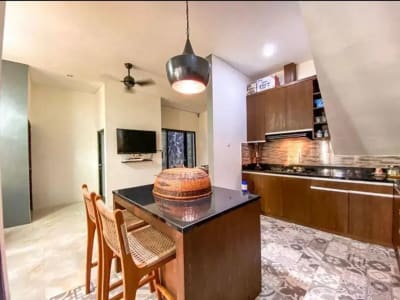 Freehold (DIJUAL) Rumah Modern semi Villa Kerobokan Badung - Thumbnail 9