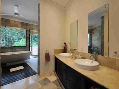 Villa Balinese Premium Dekat Pantai Seminyak - Thumbnail 8