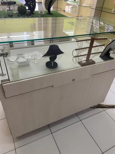 Jual Cepat Meja display perhiasan kondisi bekas - Thumbnail 2