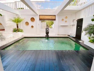 Vila Mewah Modern 3 Lantai dengan Rooftop di Seminyak Bali - Thumbnail 4