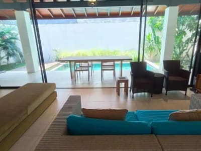 VILLA COZY DENGAN TAMAN LUAS DI SEMINYAK BADUNG - Thumbnail 3