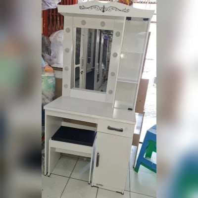 Meja rias stylish ada lampu - Thumbnail 2