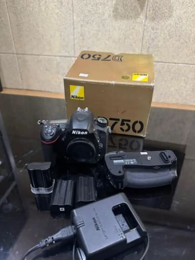 Jual Kamera DSLR Nikon D750 + battery grip ori - Thumbnail 2