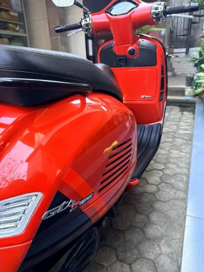 Vespa GTS Super Sport 150 Orange Tramonto like new - Thumbnail 5