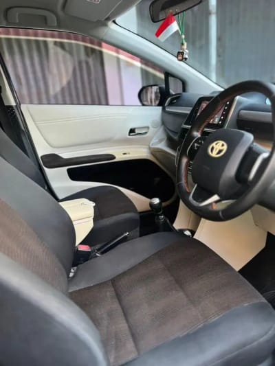 Toyota Sienta v 2017 manual,asli bali - Thumbnail 10