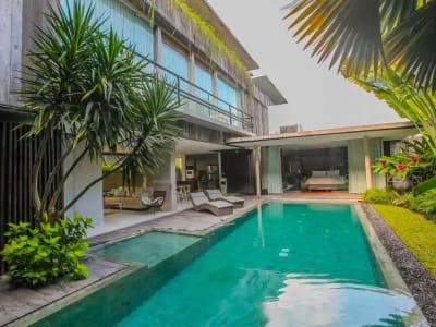 Luxury Villa Prime Location Berawa Canggu Freehold - Thumbnail 10