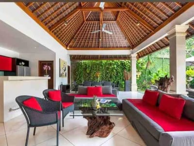 Dijual Villa (Sudah Operasional) di Seminyak Bali SHM Harga Di Bawah Market - Thumbnail 3
