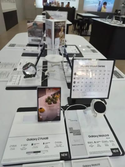 Tersedia galaxy Foldable8 promo menarik - Thumbnail 2