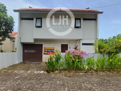 House For Sale In Residential Area, One Gate System, Close to Public Facilities, Only 2 Km to Garuda Wisnu Kencana - Thumbnail 1