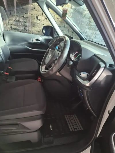 Jual Toyota Voxy 2.0 NIK 2023 Putih Metalik Very Low KM (ISTIMEWA) - Thumbnail 5