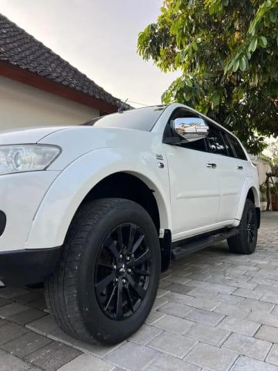 MITSUBISHI PAJERO SPORT DAKAR 4x4 2014 PMK DIESEL AT PUTIH - Thumbnail 4