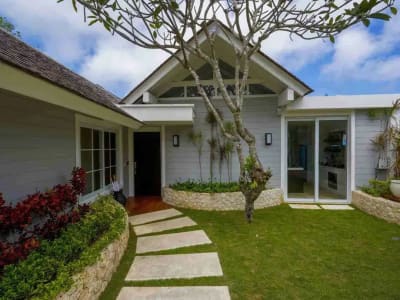 Dijual Villa Mewah di Tepi Tebing dalam Komplek Resor Uluwatu Bali - Thumbnail 5