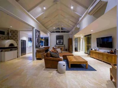 Dijual Villa Mewah di Tepi Tebing dalam Komplek Resor Uluwatu Bali - Thumbnail 7