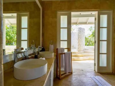 Dijual Villa Mewah di Tepi Tebing dalam Komplek Resor Uluwatu Bali - Thumbnail 3