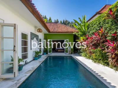 Dijual: Vila Empat Kamar Tidur yang Memukau dengan Status Hak Sewa di Area Pantai Sanur - Thumbnail 1