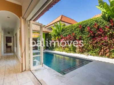 Dijual: Vila Empat Kamar Tidur yang Memukau dengan Status Hak Sewa di Area Pantai Sanur - Thumbnail 2
