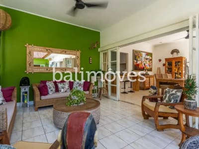 Dijual: Vila Empat Kamar Tidur yang Memukau dengan Status Hak Sewa di Area Pantai Sanur - Thumbnail 6