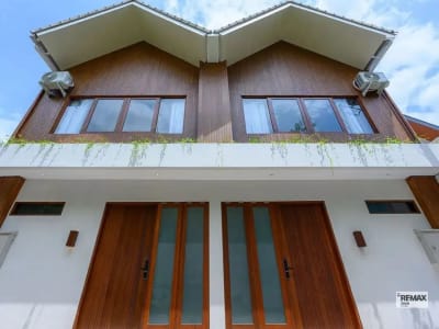 Modern 2-Bedroom Townhouse With Up To 65-Year Leasehold In Sanur - Thumbnail 2