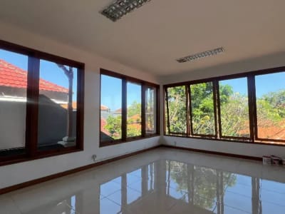 RUMAH LOKASI STRATEGIS TENGAH KOTA DI RAYA PUPUTAN RENON DENPASAR - Thumbnail 6