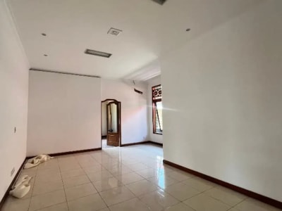 RUMAH LOKASI STRATEGIS TENGAH KOTA DI RAYA PUPUTAN RENON DENPASAR - Thumbnail 5