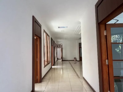 RUMAH LOKASI STRATEGIS TENGAH KOTA DI RAYA PUPUTAN RENON DENPASAR - Thumbnail 7