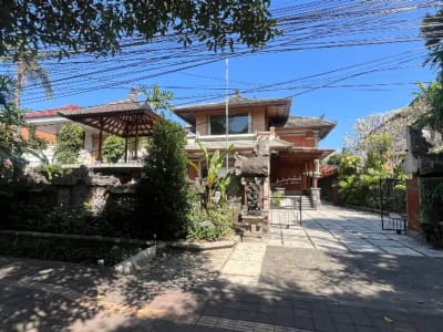RUMAH LOKASI STRATEGIS TENGAH KOTA DI RAYA PUPUTAN RENON DENPASAR - Thumbnail 9