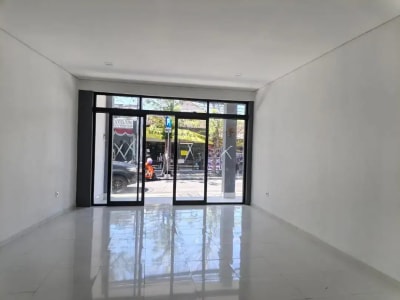 TOKO BRAND NEW DISEWAKAN DI JALAN RAYA LEGIAN - LOKASI PRIME - Thumbnail 1