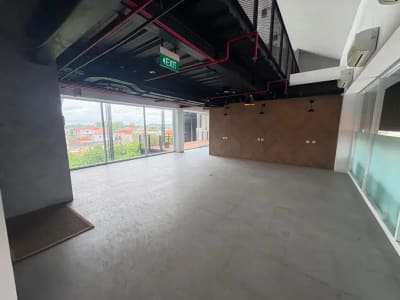 Disewakan gedung modern komersil 5 lantai jalan utama Dewi Sri, Legian, Bali - Thumbnail 1