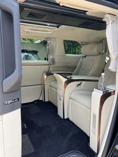 LEXUS LM350h 4SEATER 2024 GRAPHITE BLACK - Thumbnail 8