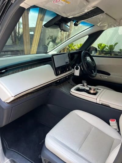 LEXUS LM350h 4SEATER 2024 GRAPHITE BLACK - Thumbnail 5