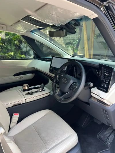 LEXUS LM350h 4SEATER 2024 GRAPHITE BLACK - Thumbnail 4