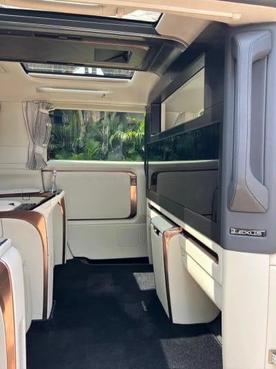 LEXUS LM350h 4SEATER 2024 GRAPHITE BLACK - Thumbnail 9