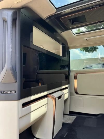 LEXUS LM350h 4SEATER 2024 GRAPHITE BLACK - Thumbnail 10
