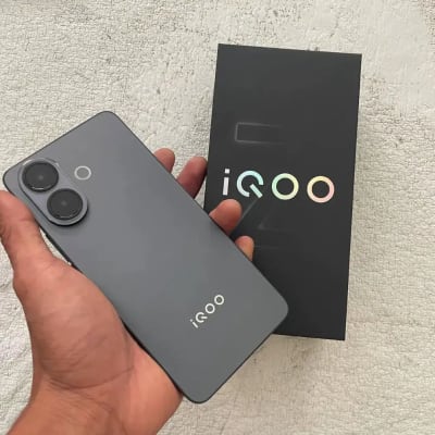 Iqoo Z10R 5G Warna Hitam 8/256GB - Thumbnail 4