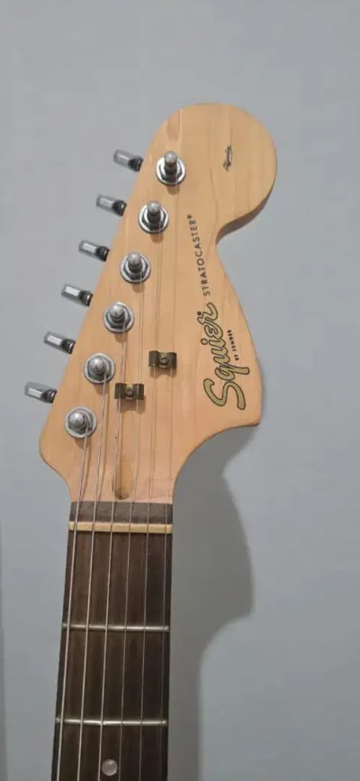 Squire Stratocaster - Thumbnail 2