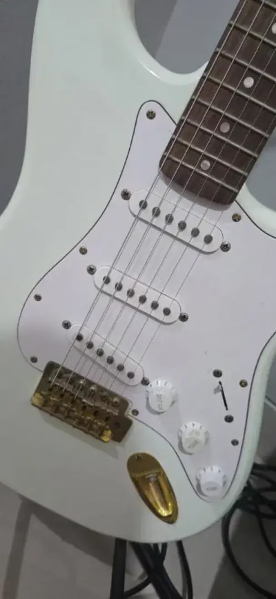Squire Stratocaster - Thumbnail 3