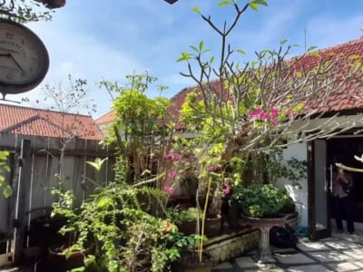 RUMAH STYLE MODERN 2 LANTAI DI KERTA USADA SESETAN DENPASAR, BALI - Thumbnail 3