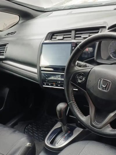 HONDA JAZZ RS AT MODEL BARU LOW KM SIAP PAKAI - Thumbnail 5