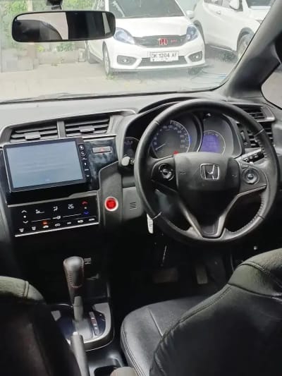 HONDA JAZZ RS AT MODEL BARU LOW KM SIAP PAKAI - Thumbnail 4