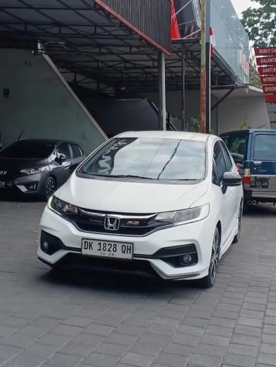 HONDA JAZZ RS AT MODEL BARU LOW KM SIAP PAKAI - Thumbnail 2