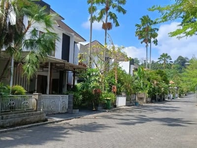 Rumah 2 lantai Sudah Renovasi di Perumahan Exclusive One Gate  Griya Loka Tabanan - Thumbnail 3